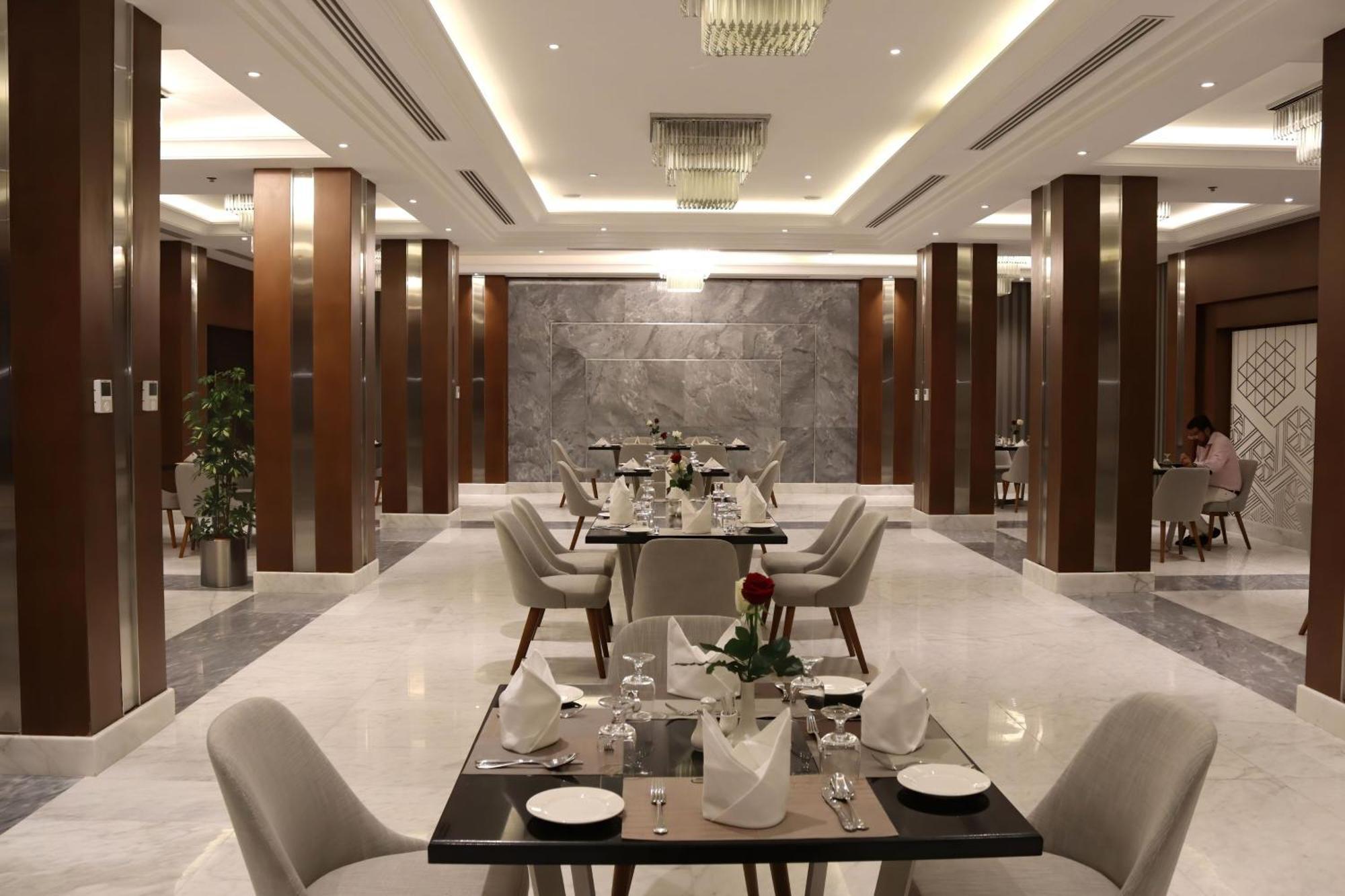 Le Meridien Медина Экстерьер фото The restaurant