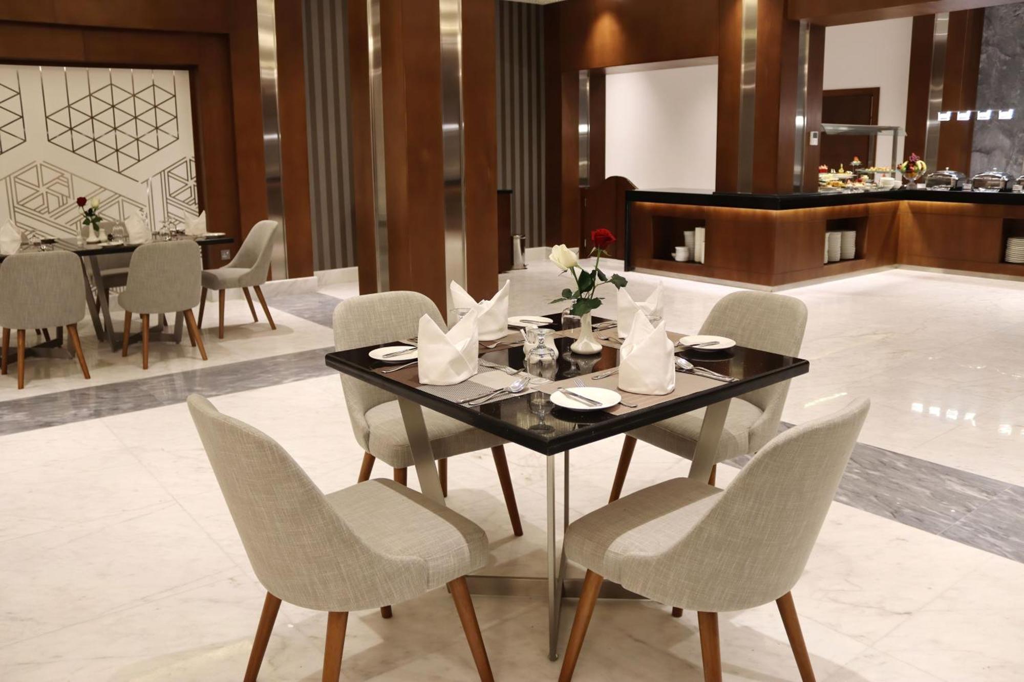 Le Meridien Медина Экстерьер фото The restaurant