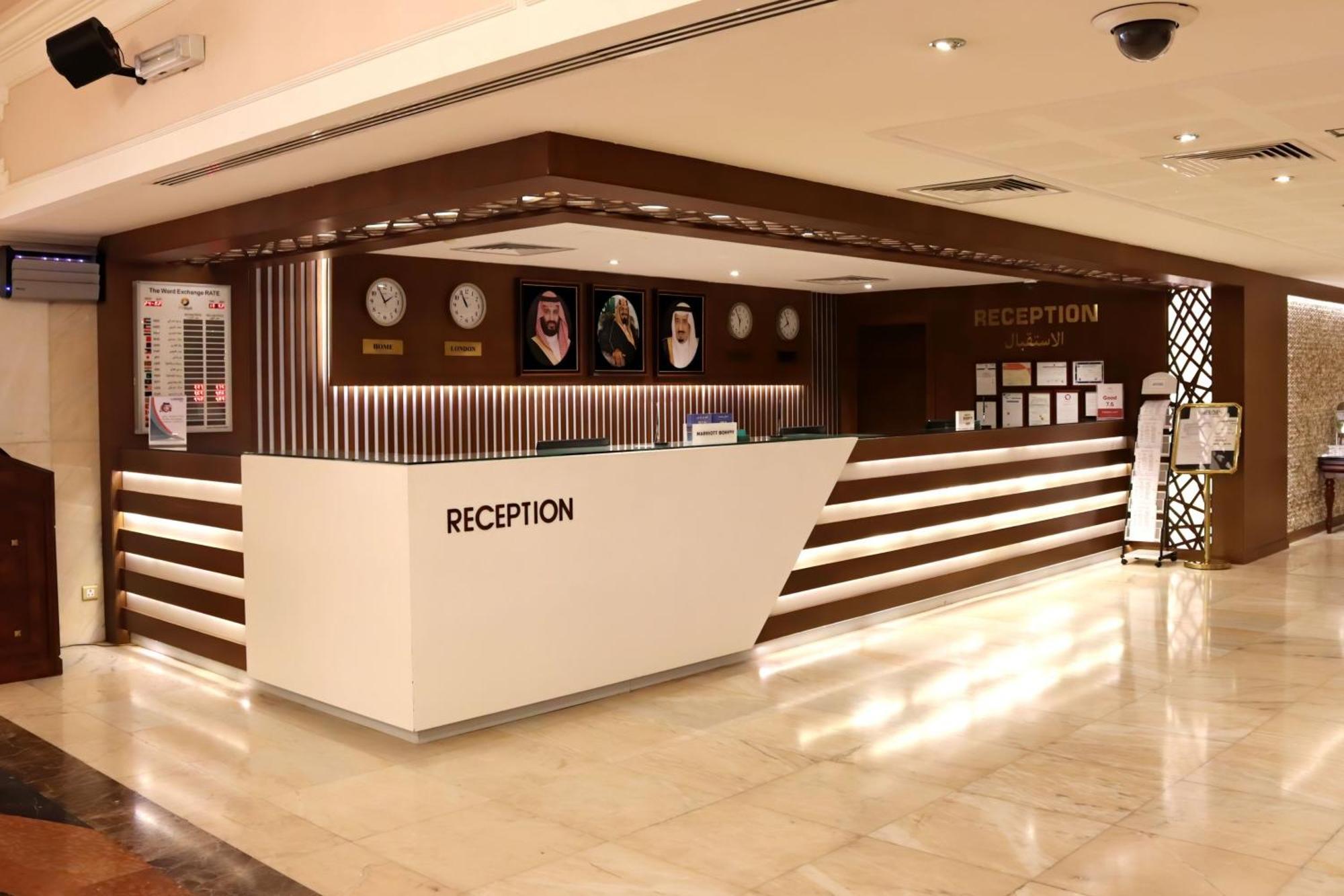 Le Meridien Медина Экстерьер фото Reception desk