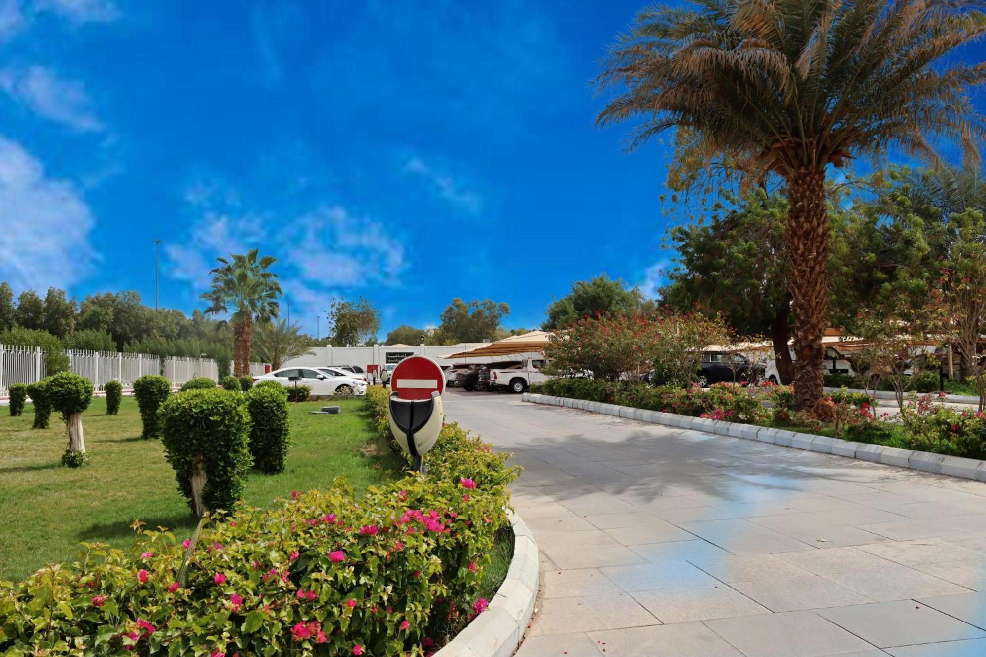Le Meridien Медина Экстерьер фото The entrance to the resort